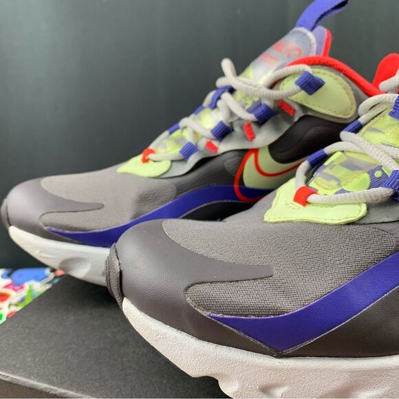 Nike Air Max 270 React Size 6.5y / 8 Women's - Picture 12 of 13